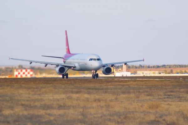 СМИ сообщили о жесткой посадке самолета в Оренбурге