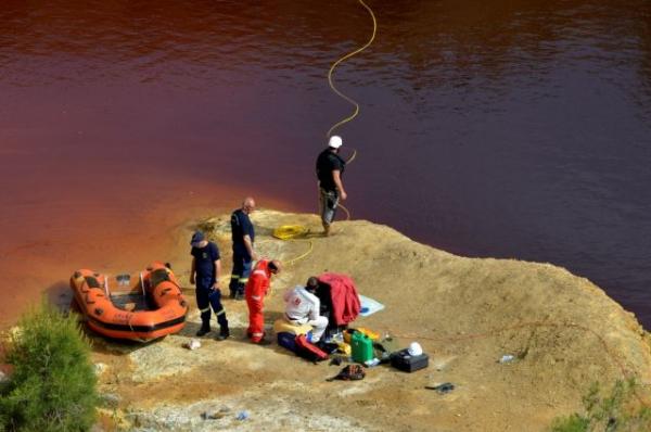 Полицейские нашли чемодан с останками женщины в ядовитом озере на Кипре