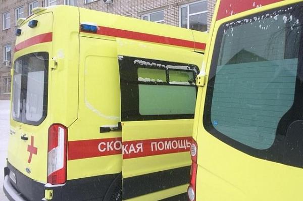 В Екатеринбурге беременная женщина пострадала из-за глыбы льда