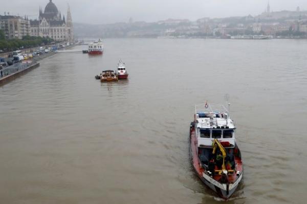 Медики считают минимальными шансы найти выживших при аварии в Будапеште