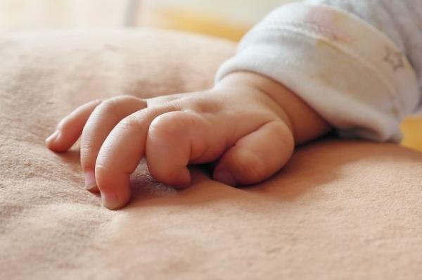 В Якутске мать оставила грудного ребенка одного в квартире на четыре дня
