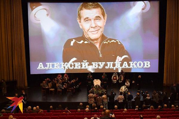«Все, что он делал, вызывало большую радость»: друзья вспомнили трогательные моменты из жизни Алексея Булдакова