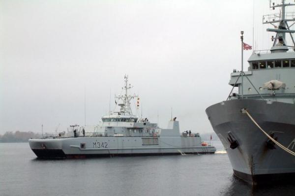 Черноморский флот следит за вошедшим в акваторию американским эсминцем