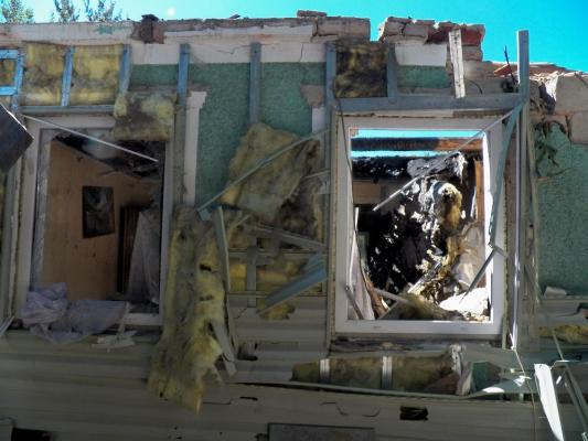 Последствия обстрела Донецка: разрушен дом, продержавшийся без повреждений с 2014 года [Фото]