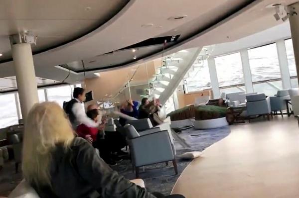 Появилось видео с терпящего бедствие круизного лайнера Viking Sky
