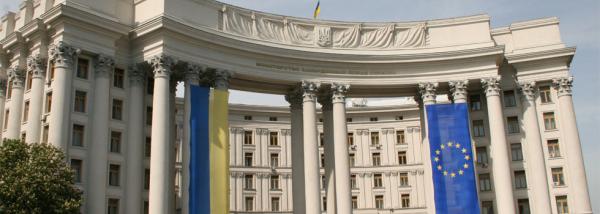 «Сразу в Вашингтон?»: Киев требует перенести переговоры по Донбассу подальше от Минска