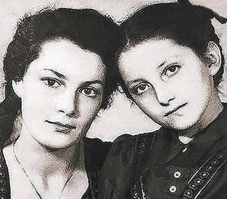Сиделка Быстрицкой: «Элина Авраамовна говорила, что все имущество после ее смерти должно достаться сестре»