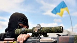 Жители Марьинки оказались под прицелом украинских снайперов — есть раненые