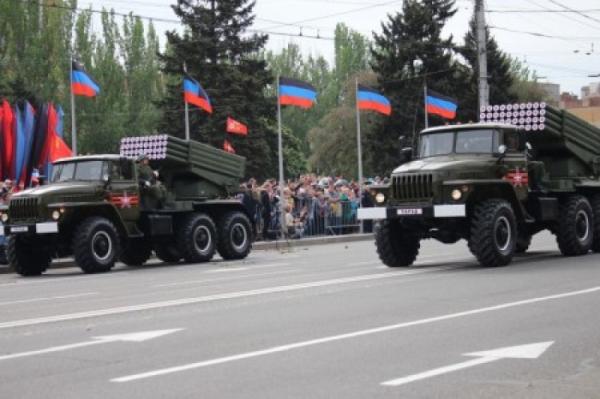 В ДНР состоялся военный парад и шествие «Бессмертного полка»