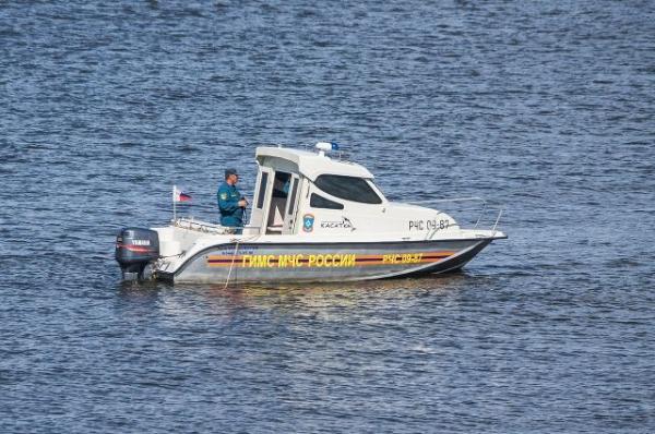 В Баренцевом море восемь рыбаков спасены с горящего катера