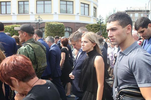 Я следил за семьей погибшего Главы ДНР. Донецкий врач рассказал, как дежурил на похоронах Александра Захарченко