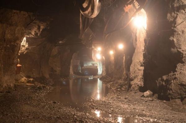 В Кузбассе частично приостановили работу шахты, где погиб горняк