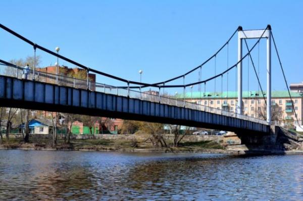 В Пензе двое полицейских спасли упавшую с моста девушку