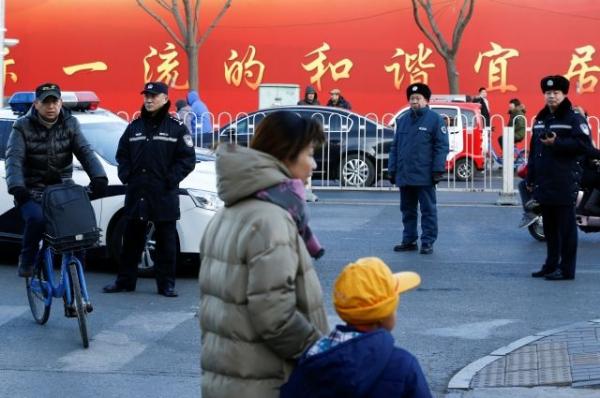 В Пекине неизвестный напал на школу и ранил 20 детей