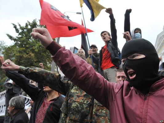 ВСУ вывешивают флаги Вермахта на своих позициях в Донбассе, а коренные немцы приезжают поддерживать дончан
