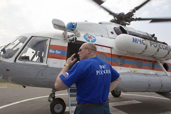 Вертолет вылетел на поиски пропавших на Байкале во время шторма людей