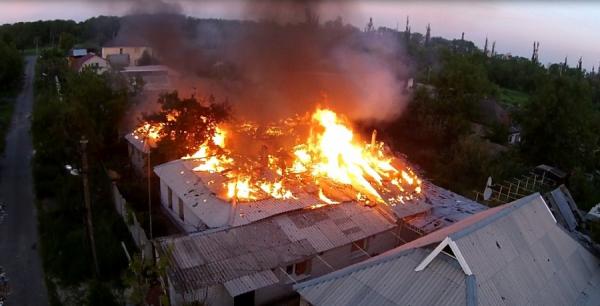 В результате обстрела боевиками ВСУ в н.п. Зайцево произошли возгорания жилых домов