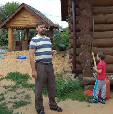 Как слепой фермер, мать пятерых детей и беженцы из Украины создали преуспевающее молочное хозяйство под Москвой