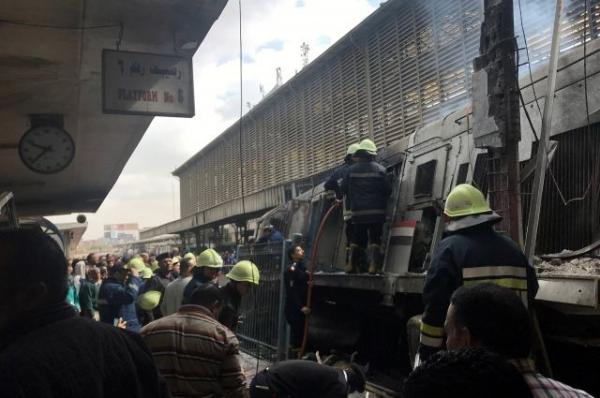 Более 20 человек погибли в Каире в пожаре на вокзале из-за крушения поезда