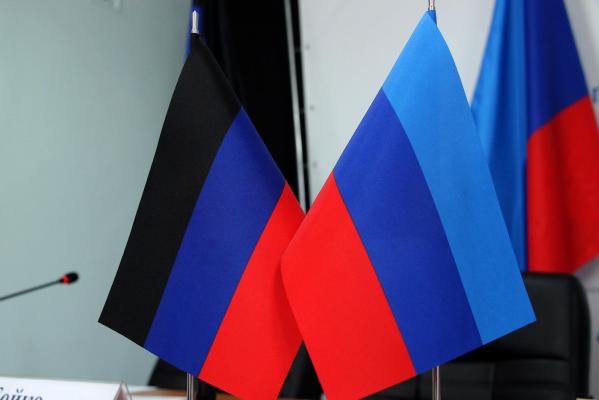 Представители республик Донбасса отправились в Крым