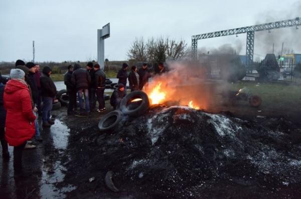 На границе Польши и Украины подрались протестующие и дальнобойщики