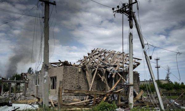 Обстрелом карателей в ДНР разрушен жилой дом