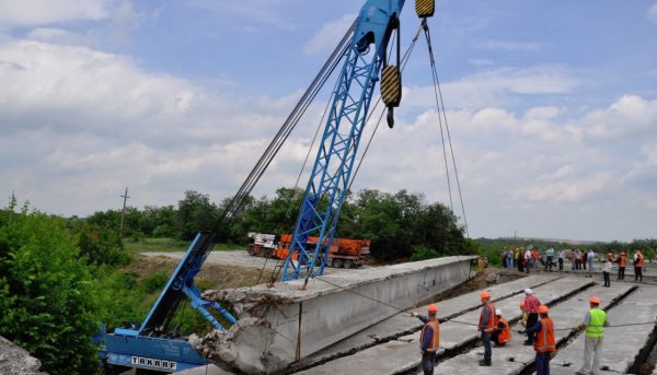 Минтранс ДНР провел работы по восстановлению 10 мостов и путепроводов