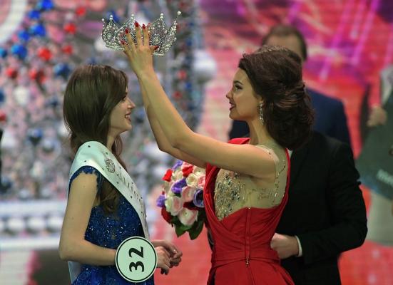 Корону «Мисс Россия-2019» завоевала 20-летняя Алина Санько из Азова
