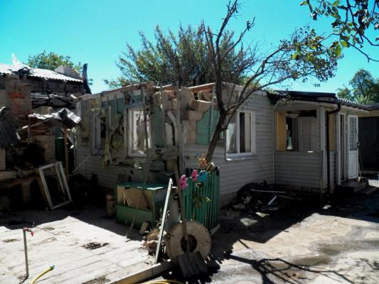 Последствия обстрела Донецка: разрушен дом, продержавшийся без повреждений с 2014 года [Фото]