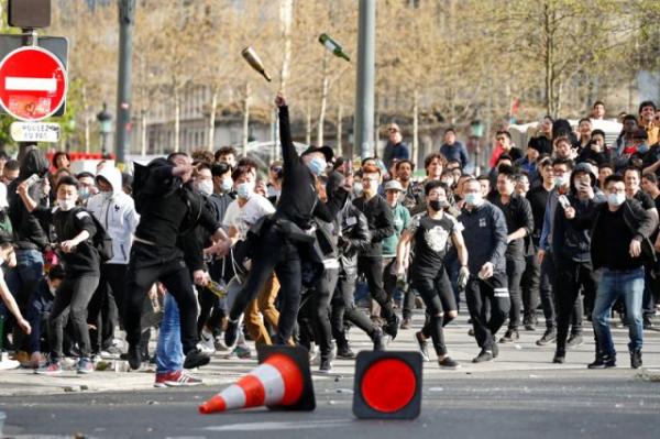 После парада в честь взятия Бастилии на улицы Парижа вышли протестующие