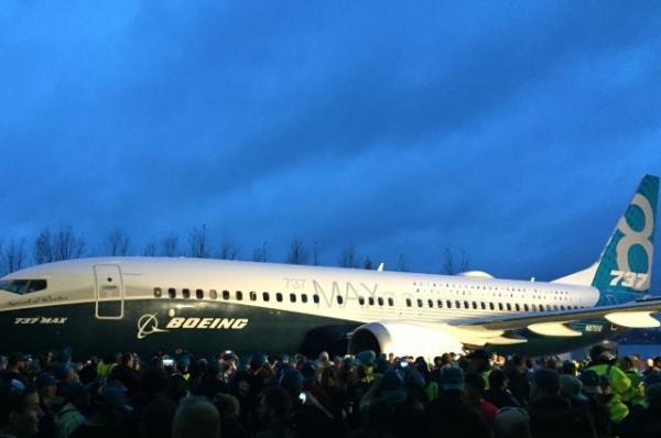 Boeing 737 Max совершил экстренную посадку в США из-за проблем с двигателем