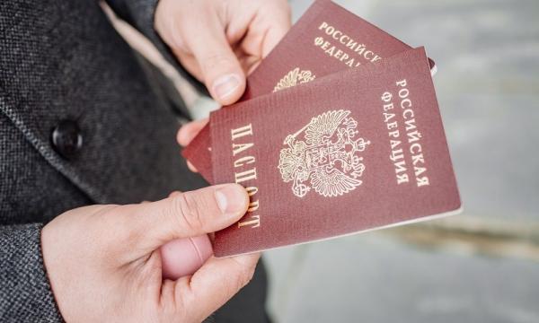 Первый пошёл: 30 жителей Донбасса получат российские паспорта