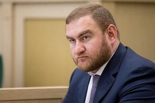Клан или пропан: как связаны списание газовых долгов Чечне и дело семьи задержанного сенатора Арашукова