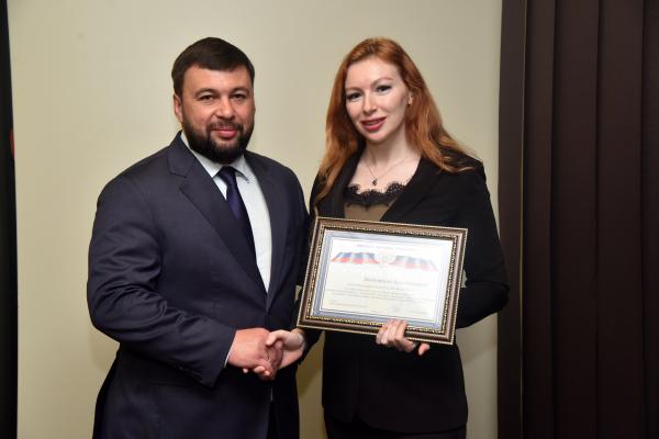 Военкор агентства News Front награждена почетной грамотой главы ДНР