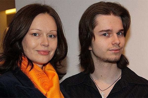 Ирина Безрукова отдала 11-летнего сына сайентологам