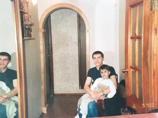 «Ремонт идет нон-стопом»: Корреспондент «Комсомолки» побывала в квартире, куда могут поместить 17-летнюю Марию Хачатурян