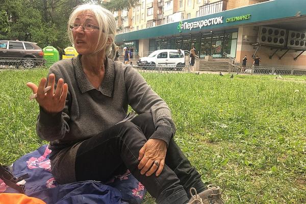 Лифчик, носки и билет до Канады: шведская писательница, бомжующая в Москве, озвучила список желаний