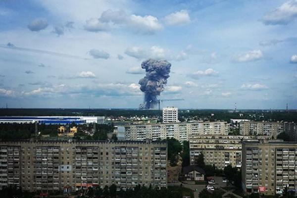 "Нельзя, закрытая территория!": охрана предприятия в Дзержинске отказывается пускать на территорию пожарных и "скорые"