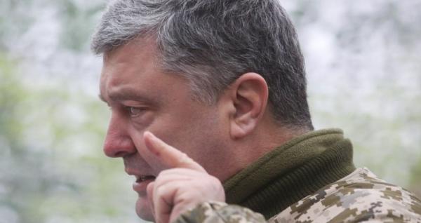 Под носом у Порошенко решался донбасский вопрос: гарант в истерике пытается не допустить мира