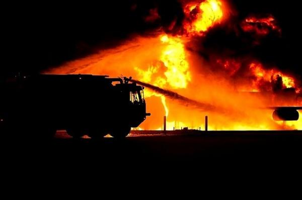 Пожар на рязанском заводе «Центролит» тушат более 40 человек