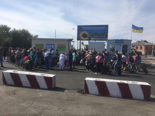 Пункты пропуска на Донбассе перешли на летний режим работы