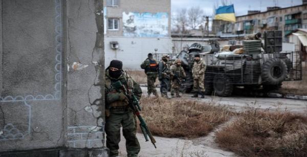 Каратели размещают гаубицы, зенитки и бронетехнику в жилых массивах городов Донбасса