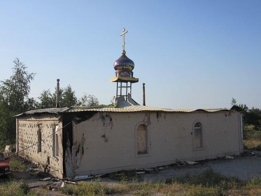 Жители Коминтерново под обстрелом спасали иконы и тушили пожар в церкви